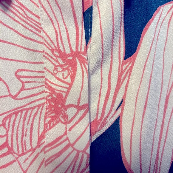 DKNY floral blouse. Navy blue with pink flower print. Size Small. - Picture 4 of 6